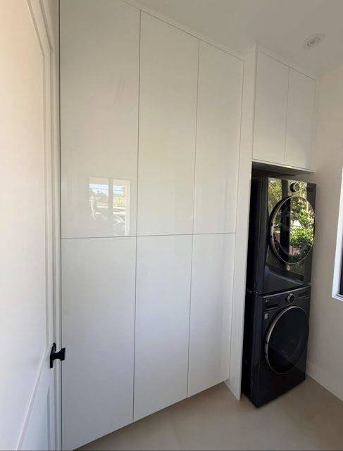 High-Gloss Laundry Storage